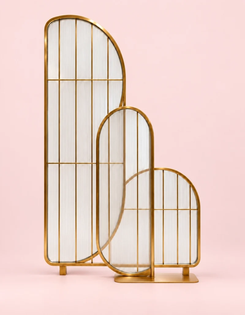 Arco Trio arched textured glass partition with Gold PVD frame